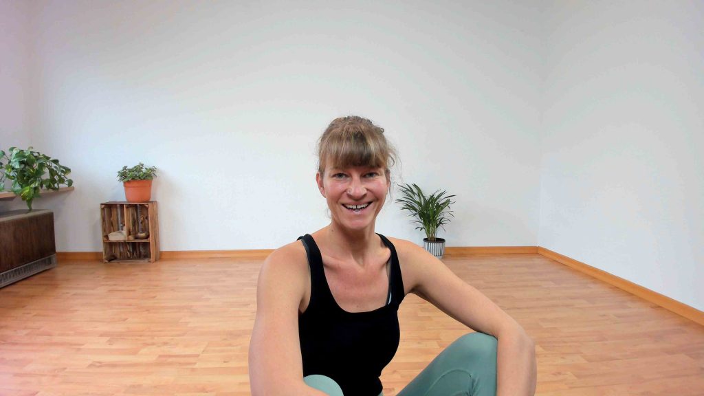 Christine Haas im Online Yoga Studio