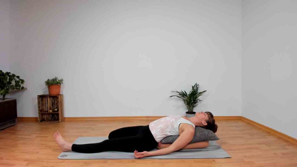 Einbeiniger Yin Yoga Sattel